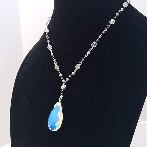 AVON PENDANT NECKLACE Opalescent blue white silvertone vintage adjustable t… - Picture 2 of 13